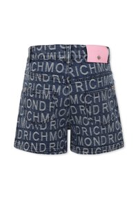 Shorts in denim con stampa "RICHMOND" su tutta la superficie, due tasche posteriori con dettagli metallici e una patch in pelle rosa del brand sulla vita.