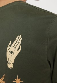Kaotiko AZTEC UNISEX - Tričko s potlačou - army