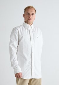 Tommy Hilfiger SOLID HERITAGE - Skjorter - opthic white