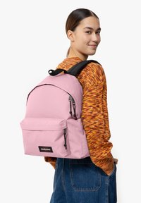 Eastpak DAY PAK'R - Mochila - fairy pink