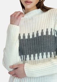 Elara Stickad tröja - grau