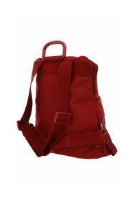 Zaino in tessuto rosso, texturizzato, con spallacci imbottiti, una maniglia superiore e chiusura con zip. Presenta un logo sulla parte laterale.