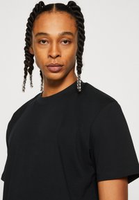 Minimum AARHUS - T-shirts basic - black