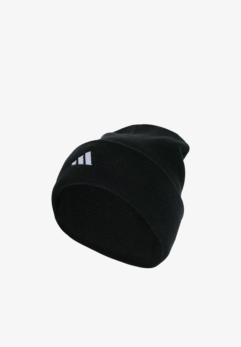 Beanie nero a maglia con risvolto, caratterizzato da tre strisce bianche con logo su un lato. Texture morbida e design senza cuciture.