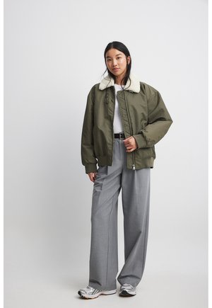 NA-KD OVERSIZE - Bombera - khaki