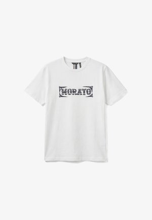 T-shirt blanc à manches courtes et col rond avec logo texte noir "MORATO" centré à l'avant.