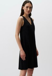 Jimmy Key V NECK SLEEVELESS POCKET  - Freizeitkleid - black