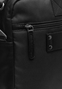 The Chesterfield Brand Aktetas - black