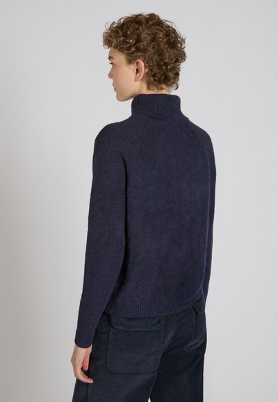 Maglione a collo alto blu navy realizzato in morbido tessuto lavorato a maglia, con una vestibilità rilassata, polsini e orlo a coste, che presenta una finitura testurizzata.