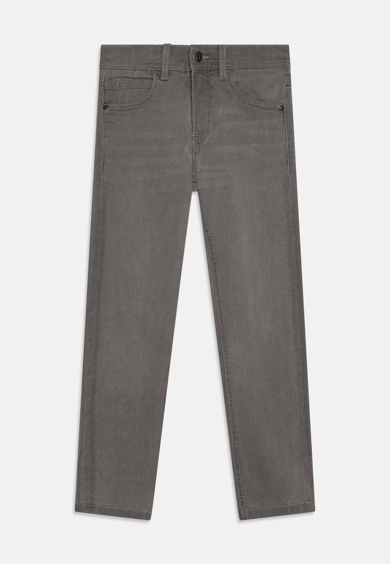 Jeans de denim gris con un diseño de pierna recta, que cuentan con cinco bolsillos, lazos para cinturón y un cierre de botón en la parte delantera. Textura suave y un diseño minimalista.