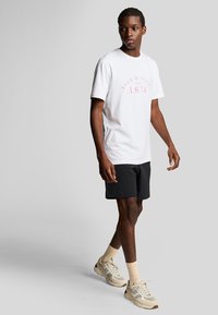 Lyle & Scott Shorts da mare - z jet black