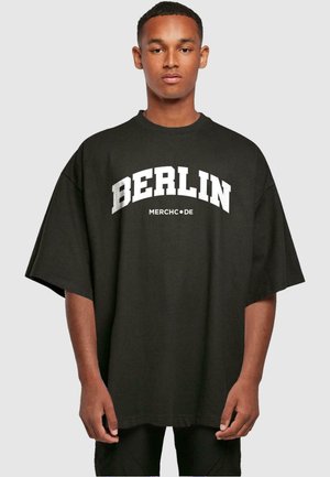 BERLIN WORDING HUGE  - Print T-shirt - black