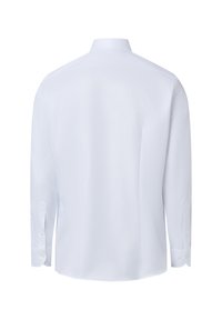 Camicia bianca a maniche lunghe realizzata in tessuto liscio. Presenta un colletto classico, polsini con bottoni e un orlo dritto con dettagli di cucitura sottili.