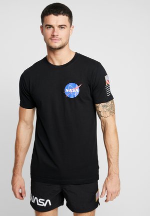 Mister Tee NASA INSIGNIA LOGO FLAG TEE - Triko s potiskem - black