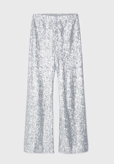 Sølvpaljettbukser med vid bunn og elastisk liv. Har en blank tekstur og bred ben silhuett.