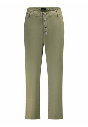 Licht olijfgroene rechte broek met vijf decoratieve ronde metalen knopen en riemlussen, weergegeven op een witte achtergrond.