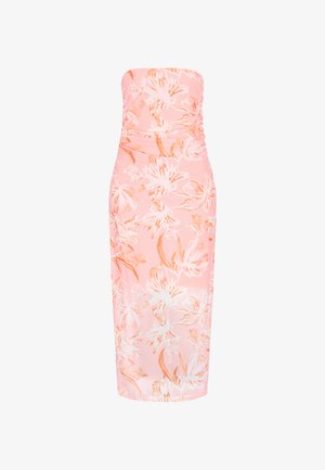 Trägerloses Midikleid mit rosa Hintergrund und weißem Blumenmuster, mit figurbetonter Silhouette und gerafften Details an der Brust.