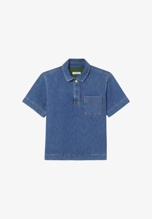 Polo in denim blu a maniche corte con colletto, patta con bottoni e taschino sul petto con logo ricamato discreto.