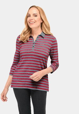 Rot und grau gestreiftes Poloshirt mit Dreiviertelärmeln, einem grauen Kragen und Knopfleiste. Weicher Stoff mit lockerer Passform.
