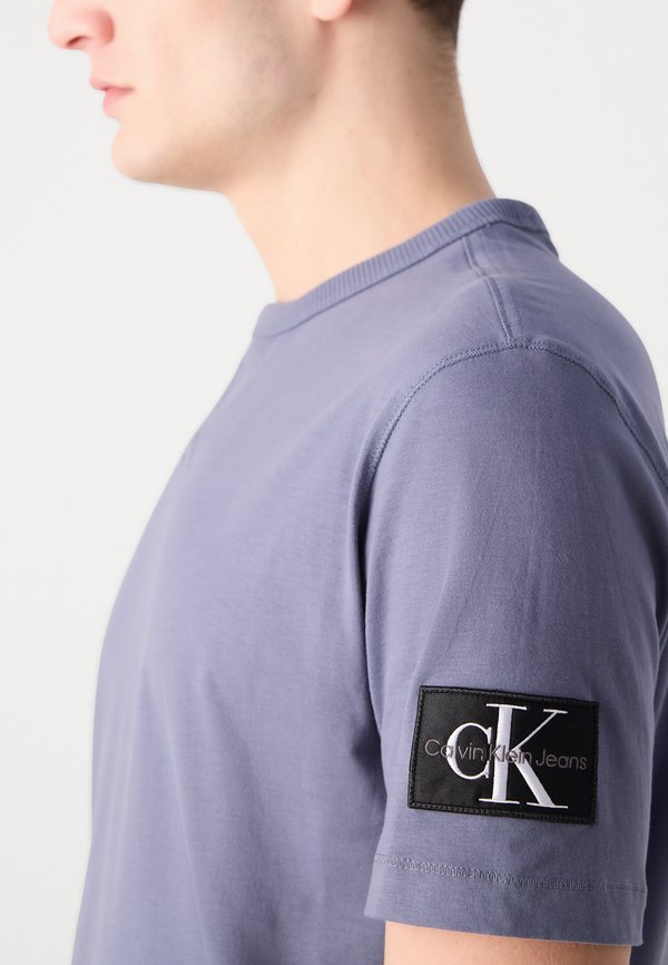 BADGE REGULAR TEE - Basic T-shirt - grisaille4