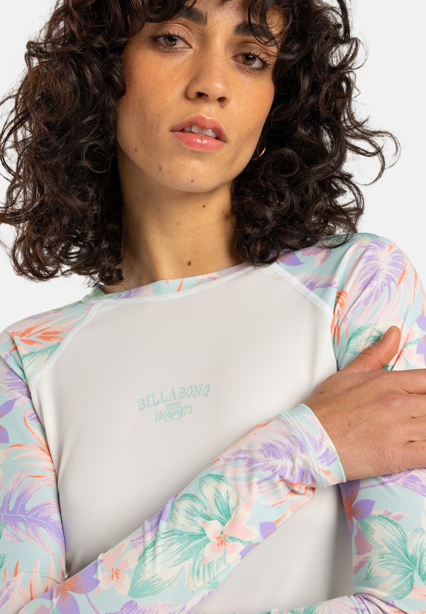 SURF CAPSULE - Bikini top3