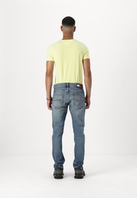 Tommy Jeans SCANTON  - Slim fit jeans - denim medium