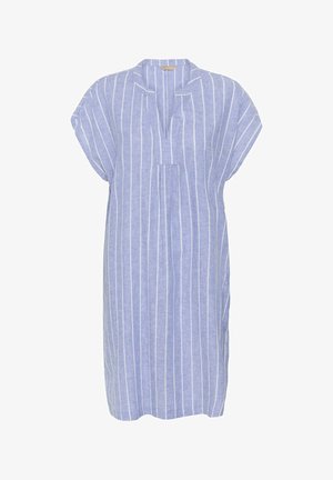 Svetlomodré šaty po kolená s bielymi vertikálnymi pruhmi, krátkymi rukávmi a detailom goliera do tvaru V.