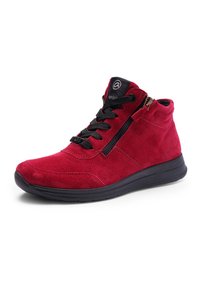 Roter Wildleder-Hochschuh mit schwarzer Sohle, schwarzen Schnürsenkeln und seitlichem Reißverschluss, entworfen für legere oder Outdoor-Anlässe.