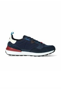 Scarpa sportiva blu navy realizzata con una combinazione di materiali in rete e suede, con una suola rossa e bianca, dettagli blu e un colletto imbottito per il massimo comfort.