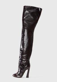 High heeled boots - black