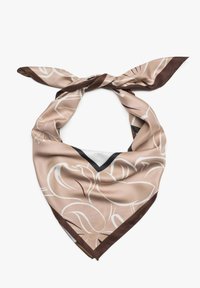 Hedvábný šátek v béžové barvě s hnědým okrajem. Má bílý abstraktní květinový vzor. Trojúhelníkový tvar, uvázaný kolem krku k vystavení.