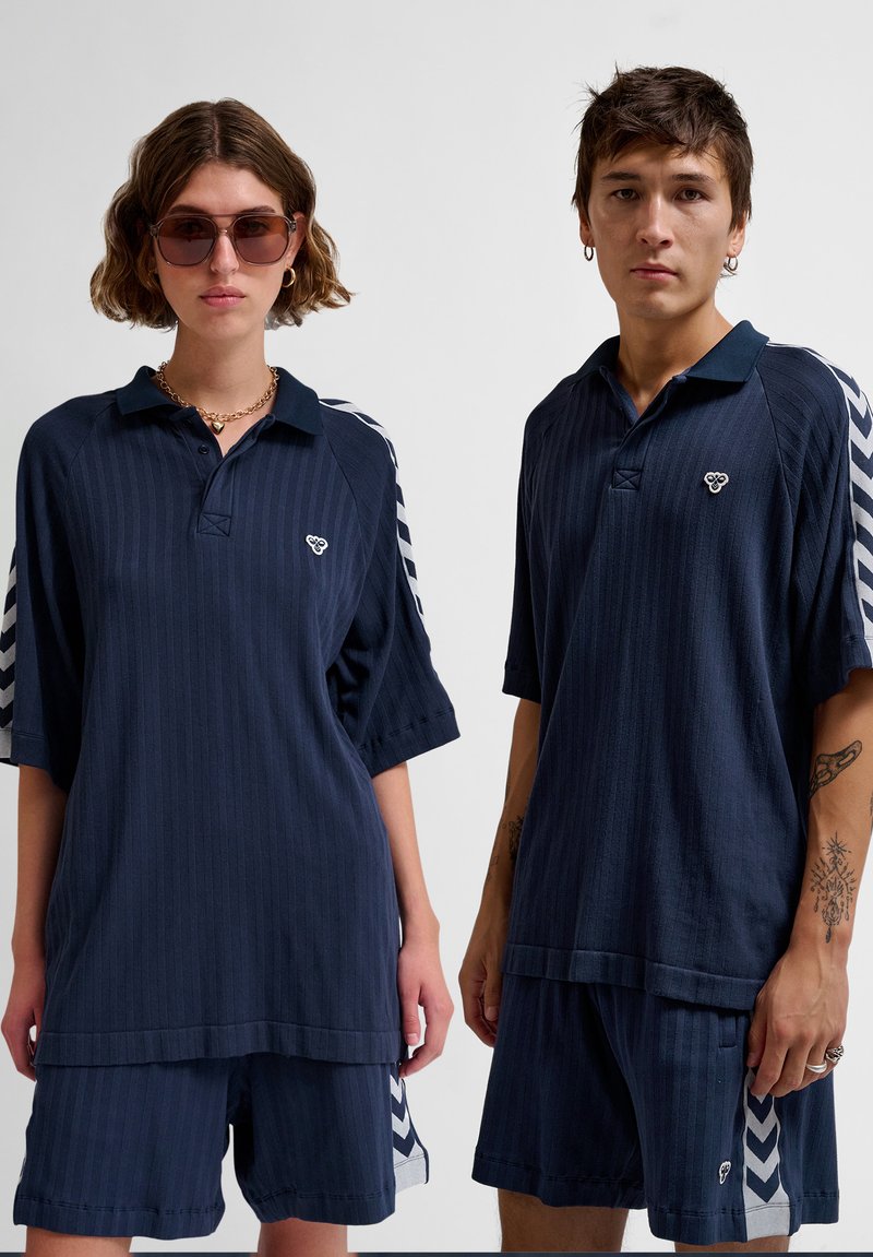 Hummel LOOSE UNISEX - Polo - black iris