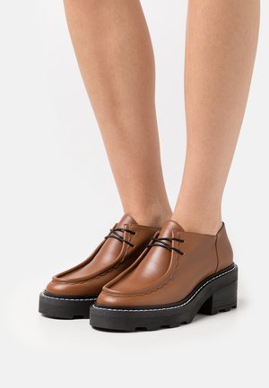 Claudie Pierlot, Escarpins à talons hauts - beige