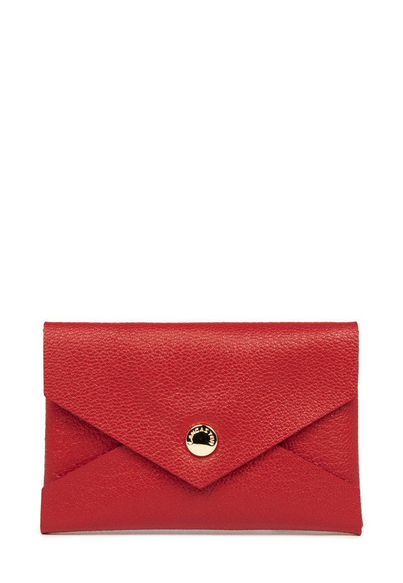 Portafoglio in pelle rossa con finitura testurizzata, design a busta e chiusura a scatto dorata al centro. Presenta alette angolari.