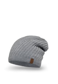 Grå strikket beanie med ribbet struktur og en slasket design. Har et lille brun læderlogo-tag på siden.