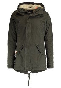 Parka de invierno verde oscuro con capucha forrada de piel, dos bolsillos con solapa, dos bolsillos laterales, cierre de botones y cremallera, y dobladillo ajustable con cordón.
