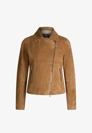 Brązowa zamszowa kurtka z asymetrycznym zamkiem błyskawicznym, dwoma bocznymi kieszeniami na zamek oraz kołnierzem do złożenia.