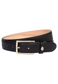 Ceinture en cuir noir avec une finition lisse, boucle rectangulaire en ton or, trous perforés pour ajustement, et un logo subtilement embossé.