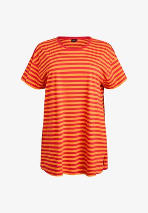 Lühikeste varrukatega t-särk, millel on horisontaalsed triibud punases ja kollases, ümmargune kaelus, lõdvestunud lõige ning külgedel lõhikud ääre all.