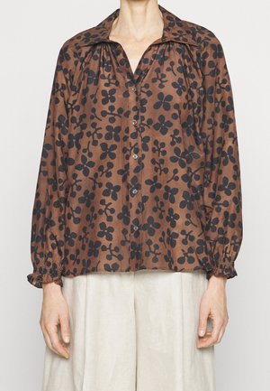 Braunes Button-Down-Hemd mit schwarzem Blumenmuster, ausgestattet mit einem Spread-Kragen und elastischen Bündchen. Hergestellt aus leichtem Stoff, entspannte Passform.