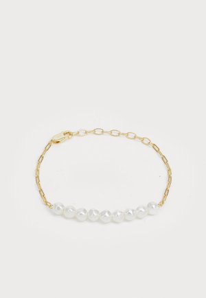 Bracciale in oro con perle bianche, caratterizzato da un delicato design a maglie e una chiusura sicura. Le perle sono di forma regolare.