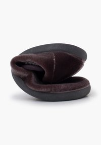 Pantofole pieghevoli marrone scuro con parte superiore in velluto morbido e suola in gomma nera testurizzata, caratterizzate da un design senza cuciture per comfort e flessibilità.