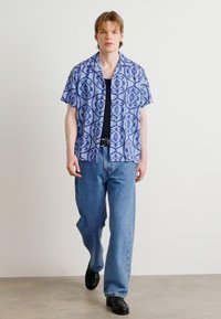 Les Deux ORNAMENT SHIRT - Srajca - summer sky/surf blue