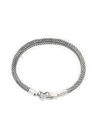 Silberner gedrehter Kabelarmreif mit einem sicheren Verschluss und glatten metallischen Akzenten. Das Design ist schlank und minimalistischer Optik.