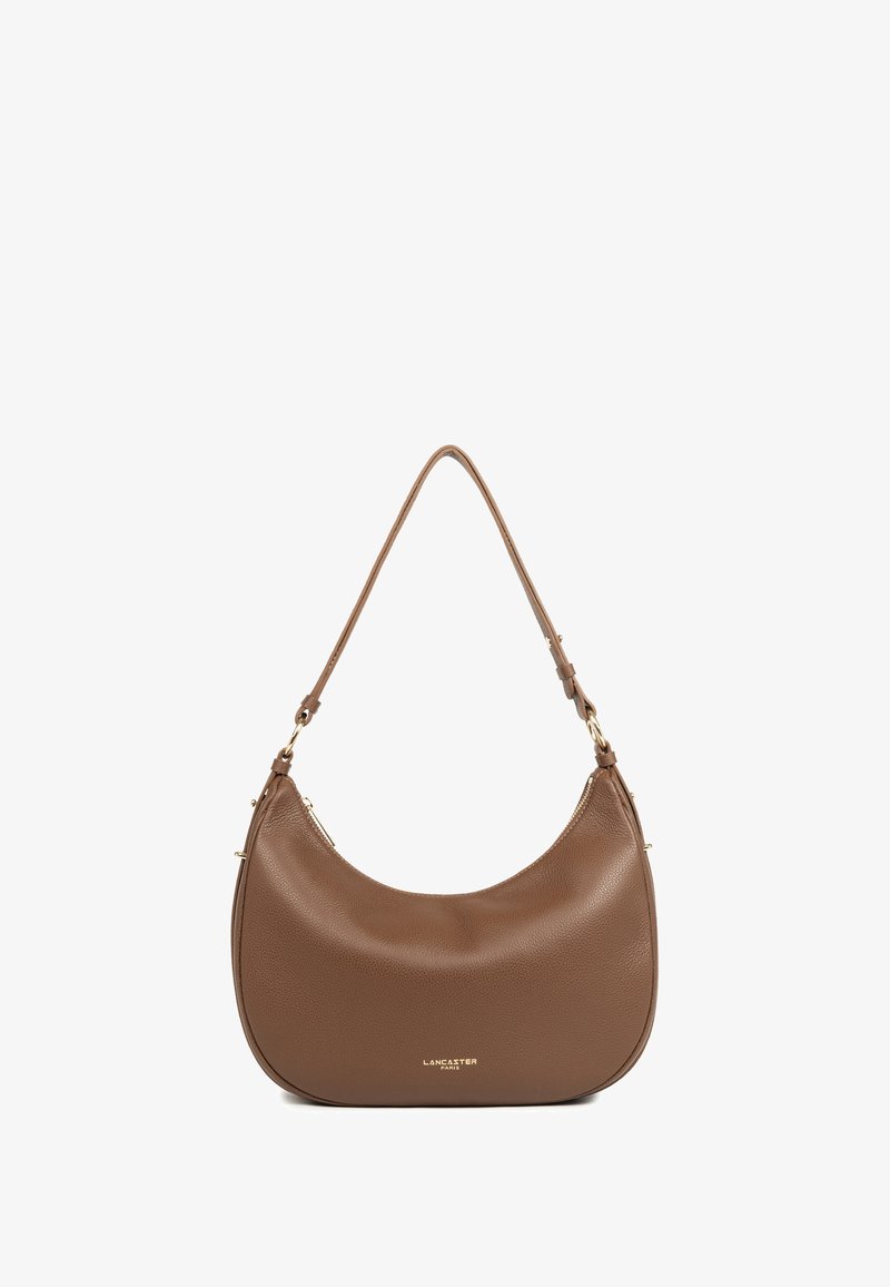 Borsa a spalla in pelle marrone, con forma arrotondata, superficie testurizzata e una sola tracolla. Dotata di finiture in tonalità oro e dettaglio del logo impresso.