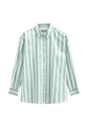 Wit overhemd met lange mouwen, knopenrij en groene verticale strepen, met een klassieke kraag, afgebeeld tegen een effen witte achtergrond.
