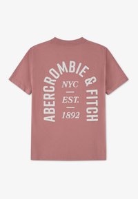 Ροζ βαμβακερό T-shirt με μεγάλο λευκό γραφικό στο πίσω μέρος που γράφει "ABERCROMBIE & FITCH NYC EST. 1892", κοντά μανίκια και στρογγυλή λαιμόκοψη.