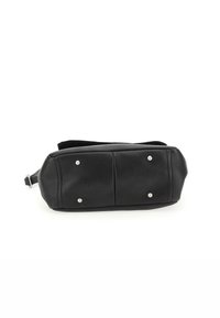 Sac en cuir noir de forme rectangulaire. Équipé de deux poches extérieures avec quincaillerie en argent et une texture lisse.