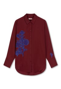 Bordeaux overhemd met lange mouwen, voorzien van blauwe bloemenborduursel aan de voorkant en op de mouwen. Gladde stof en een afgeronde zoom.