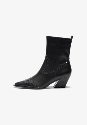 Botines camperos - black